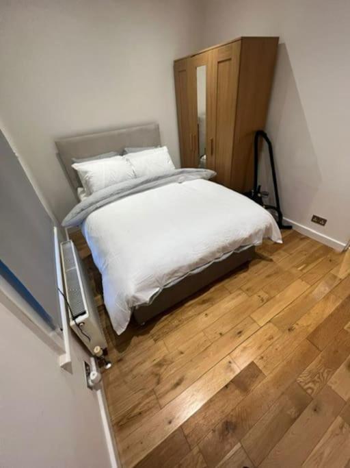 Chester Road,n17,bright Studio Londres